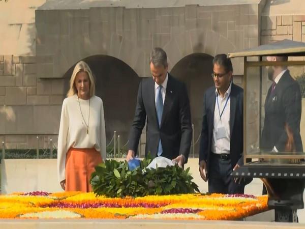 希腊总理基里亚科斯·米佐塔基斯和他的妻子访问拉吉·甘地，向圣雄甘地致敬