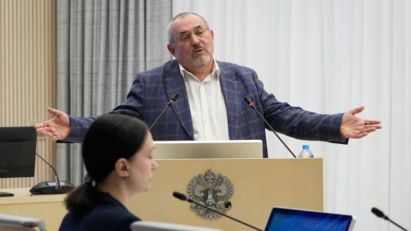 俄罗斯最高法院拒绝普京总统竞选，普京挑战者离开俄罗斯