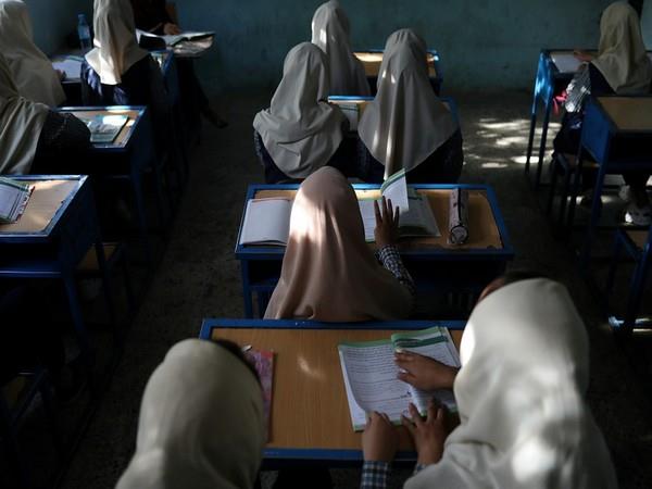 Pak学院对女生的政治参与实行限制