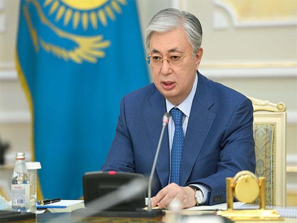 哈萨克斯坦总统重点关注援助洪灾灾民的工作