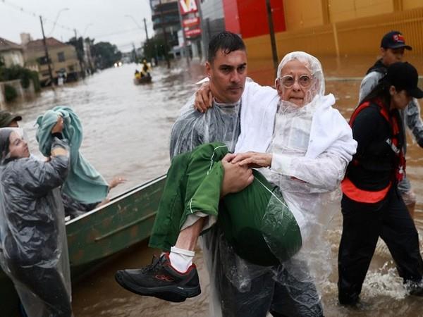 阿富汗古尔省山洪暴发造成50人死亡